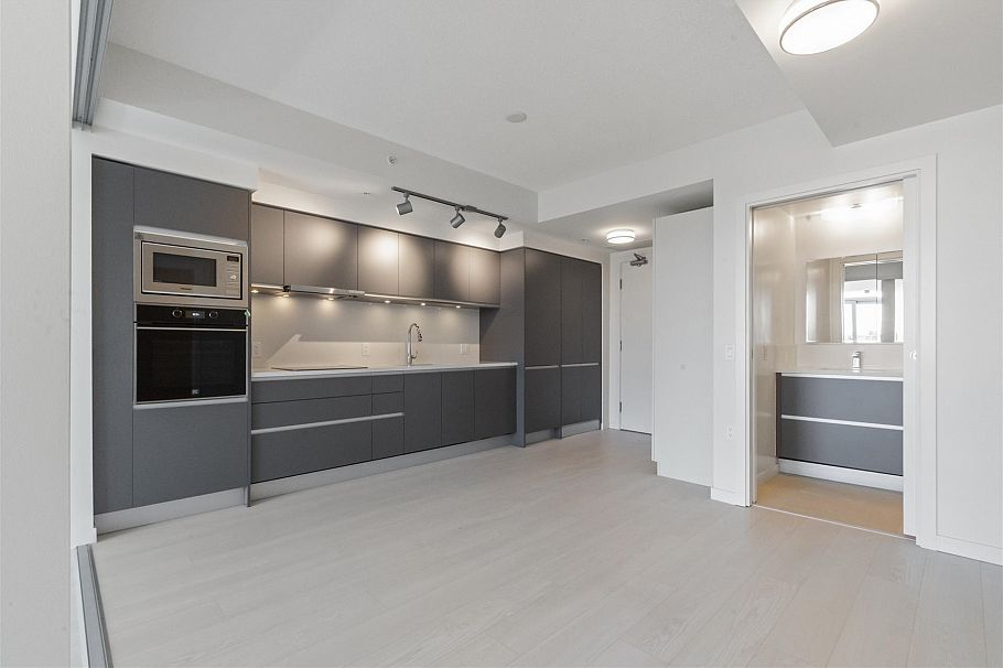 727 180 E 2nd Avenue Vancouver, BC - 4