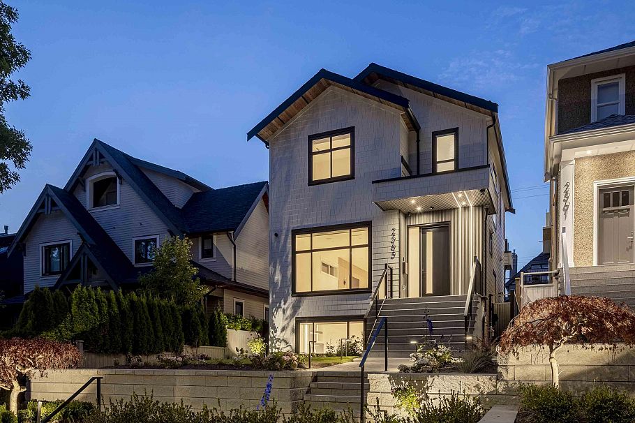 2565 W 2nd Avenue Vancouver, BC - 3