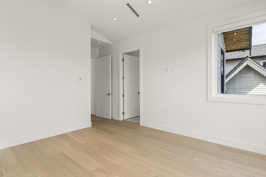 2565 W 2nd Avenue Vancouver, BC - 30