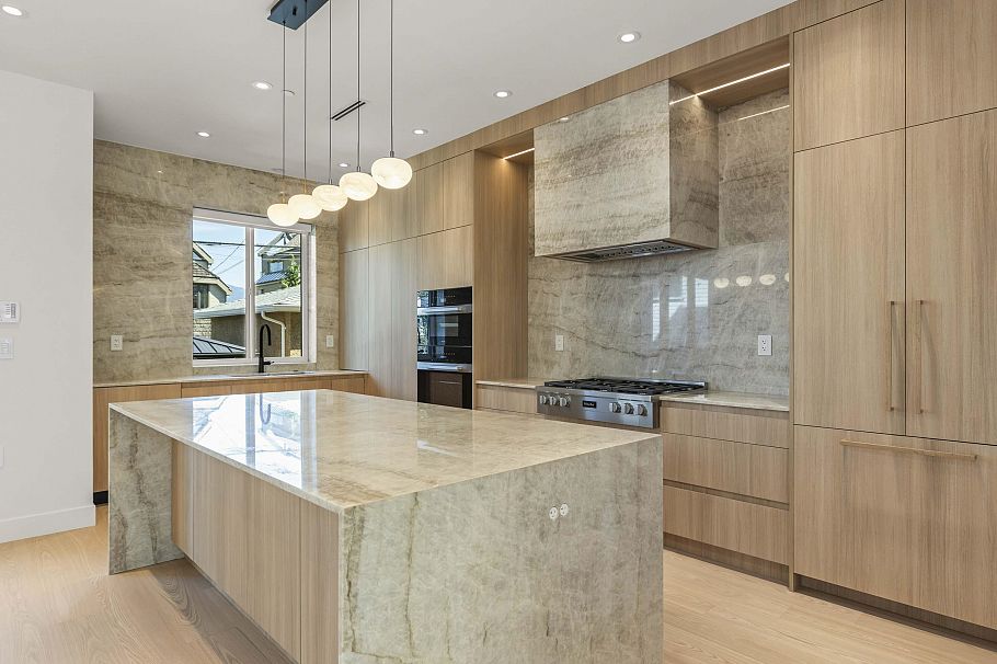 2565 W 2nd Avenue Vancouver, BC - 13