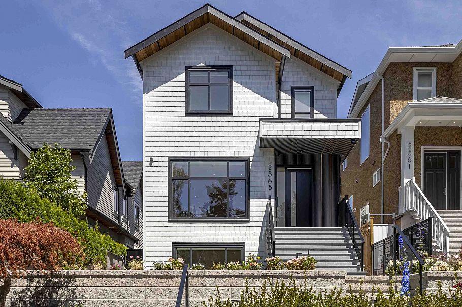 2565 W 2nd Avenue Vancouver, BC - 1