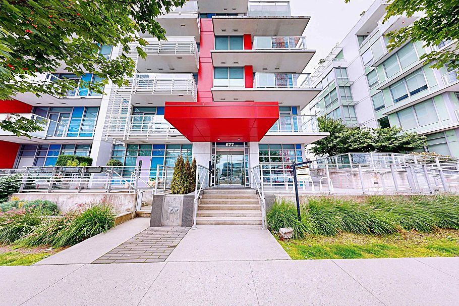 408 677 W 41st Avenue Vancouver, BC - 1