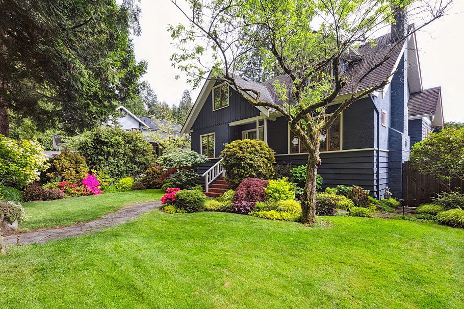 349 E 24th Street North Vancouver, BC - 2