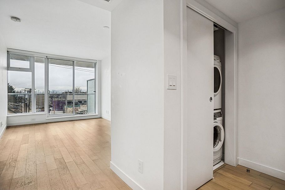 503 4638 Gladstone Street Vancouver, BC - 9