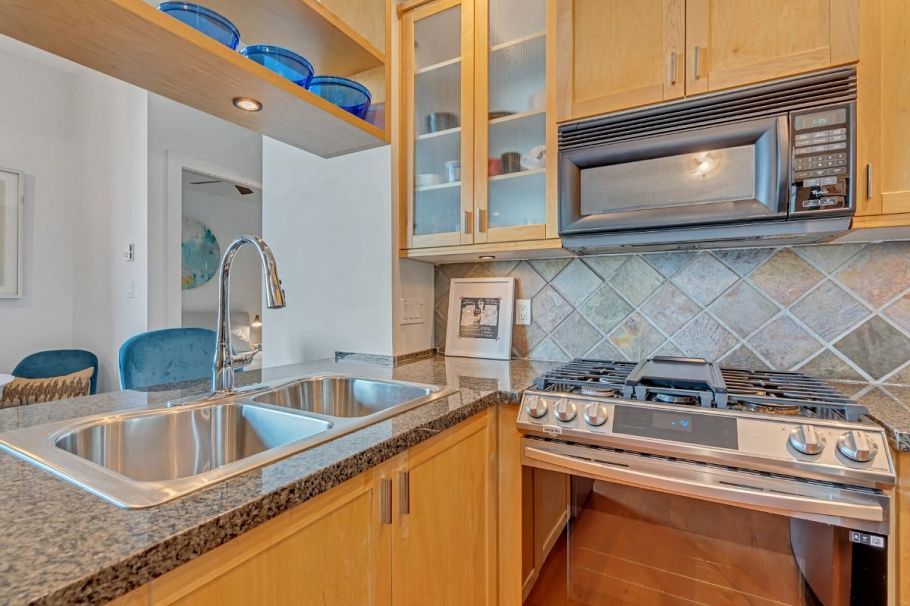 311 2515 Ontario Street Vancouver, BC - 9