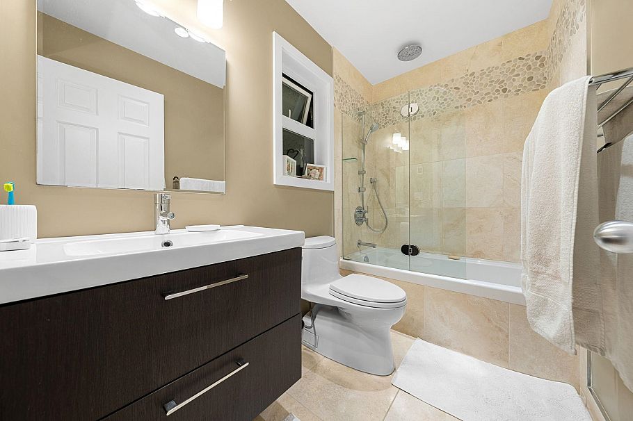 2380 Mackay Avenue North Vancouver, BC - 22