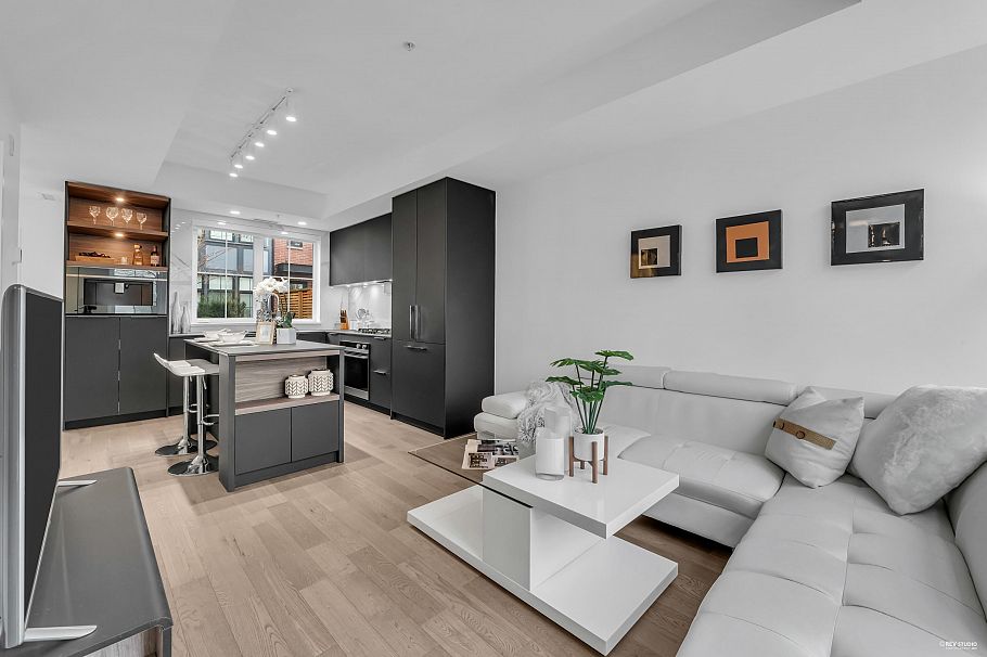 118 2070 Curling Road North Vancouver, BC - 3