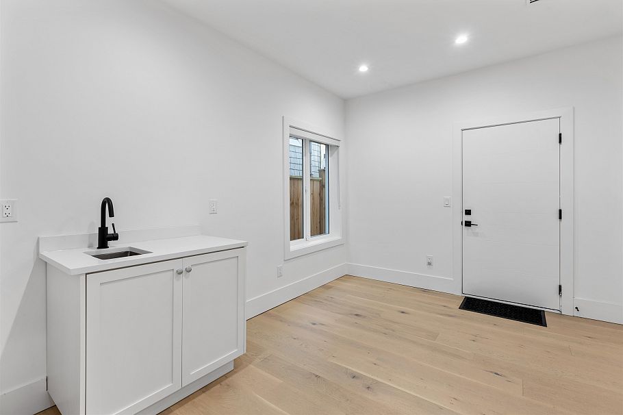 5304 Fraser Street Vancouver, BC - 30