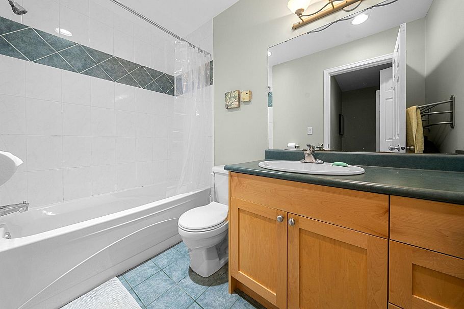 2380 Mackay Avenue North Vancouver, BC - 26