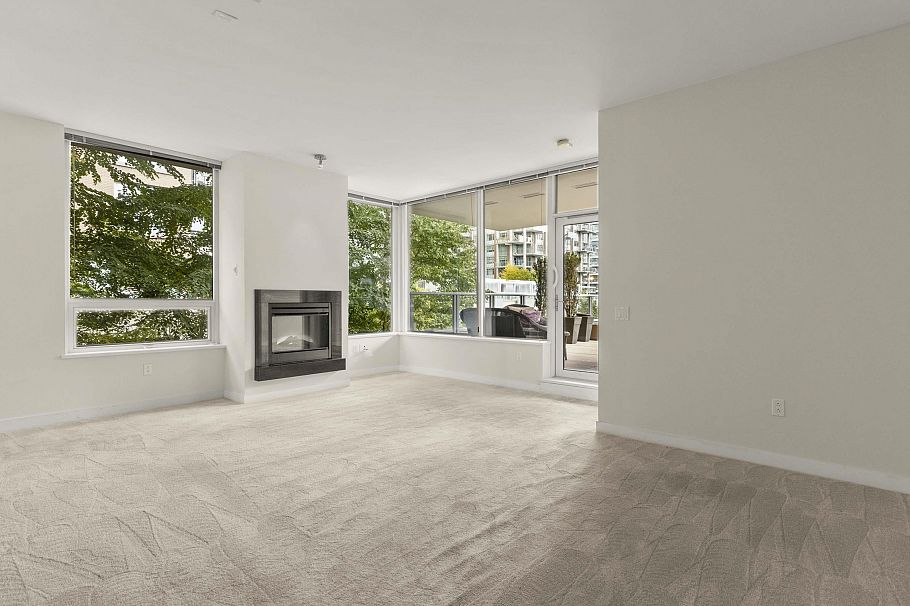 307 3382 Wesbrook Mall Vancouver, BC - 3