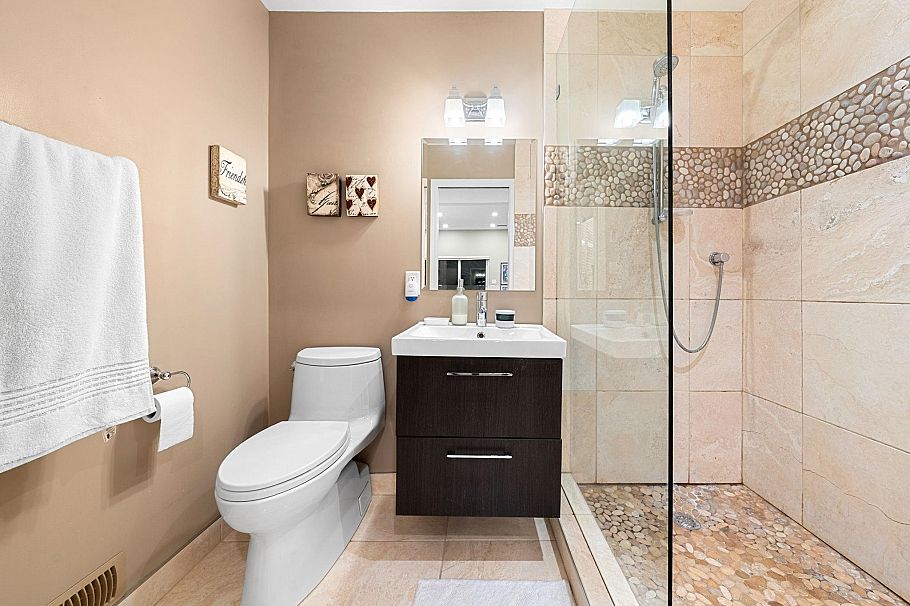 2380 Mackay Avenue North Vancouver, BC - 35