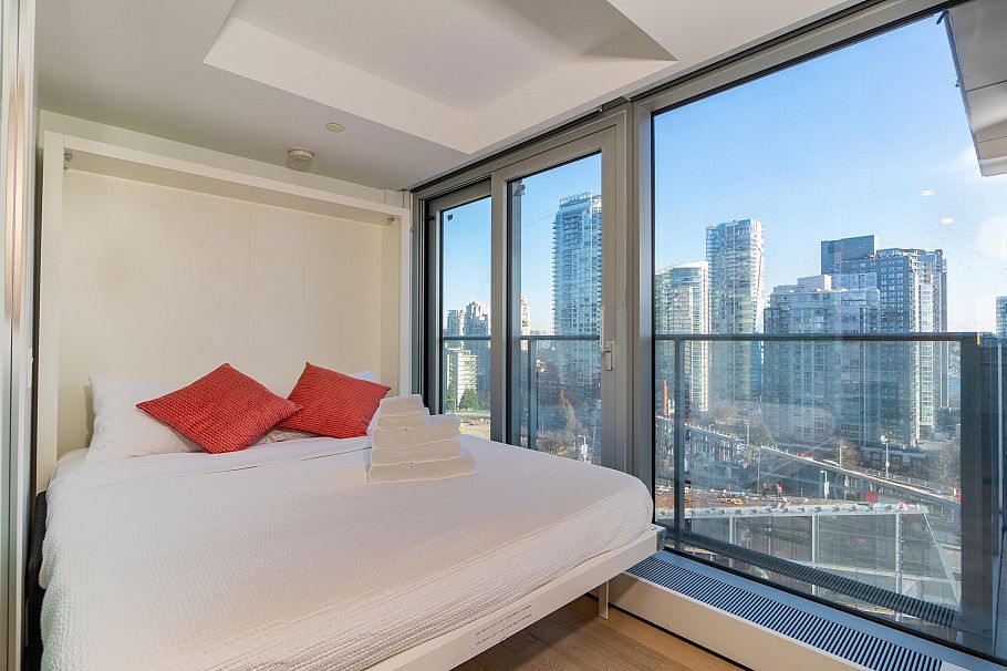 2010 1480 Howe Street Vancouver, BC - 1