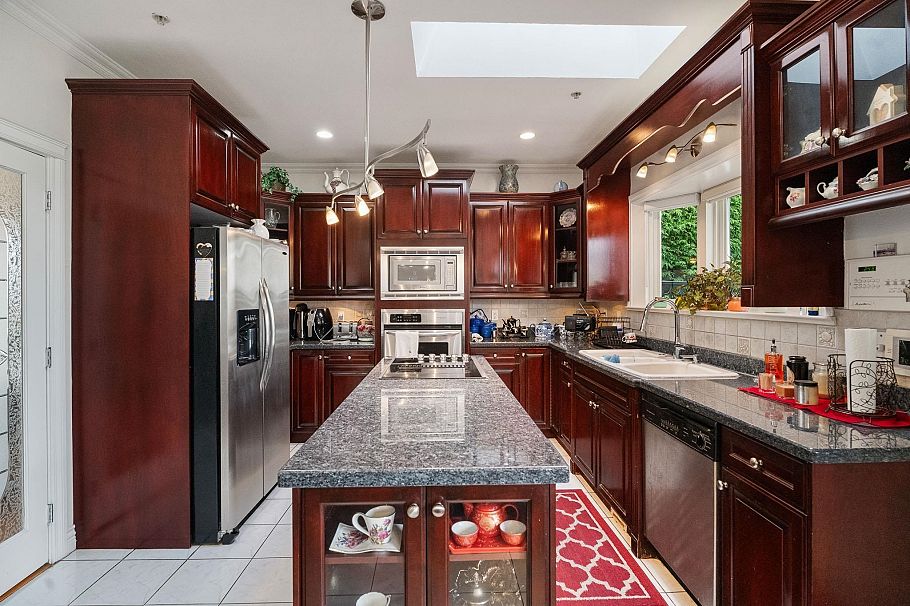 339 E 63rd Avenue Vancouver, BC - 10