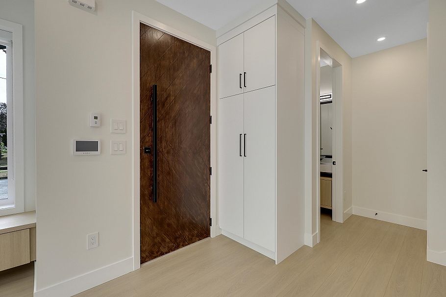 1 3695 E 26 Avenue Vancouver, BC - 13