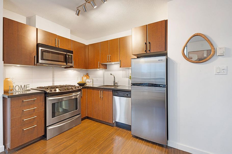 701 1068 W Broadway Vancouver, BC - 3