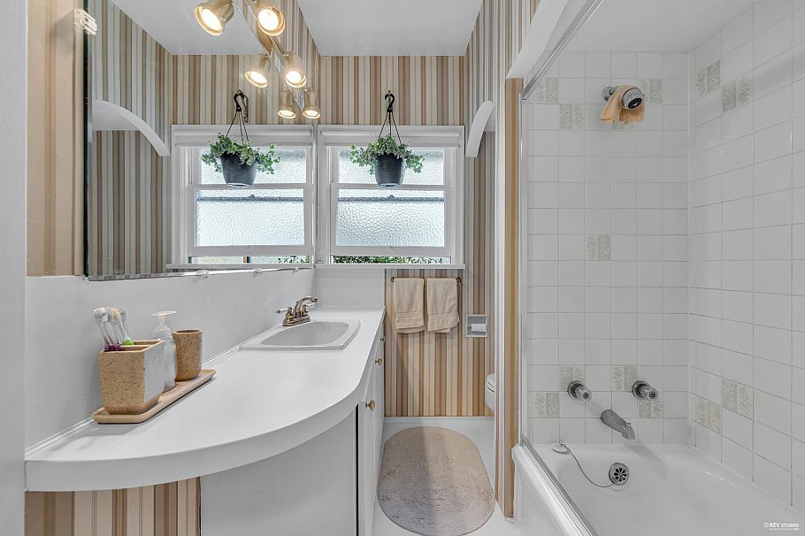 2225 W 22nd Avenue Vancouver, BC - 17