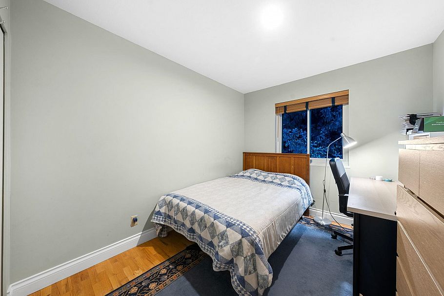 2380 Mackay Avenue North Vancouver, BC - 24