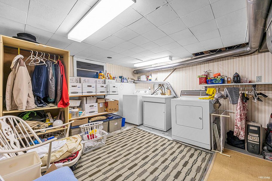 2225 W 22nd Avenue Vancouver, BC - 22