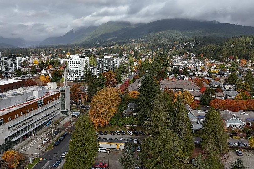 313 E 13th Street North Vancouver, BC - 4