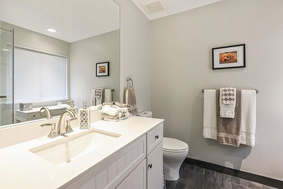 1076 Clements Avenue North Vancouver, BC - 14