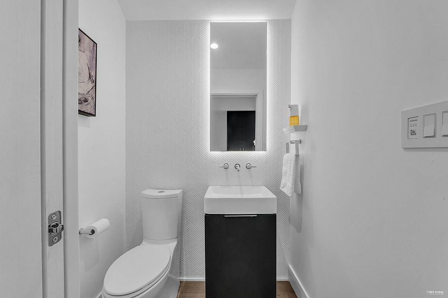 118 2070 Curling Road North Vancouver, BC - 17