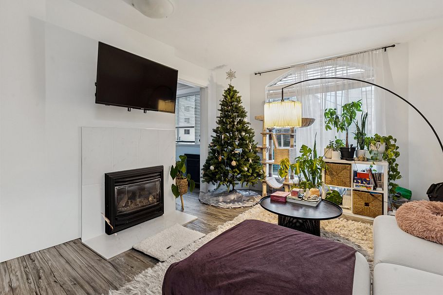 308 1010 Chilco Street Vancouver, BC - 2