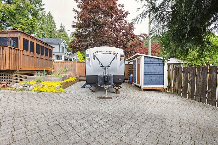 349 E 24th Street North Vancouver, BC - 32
