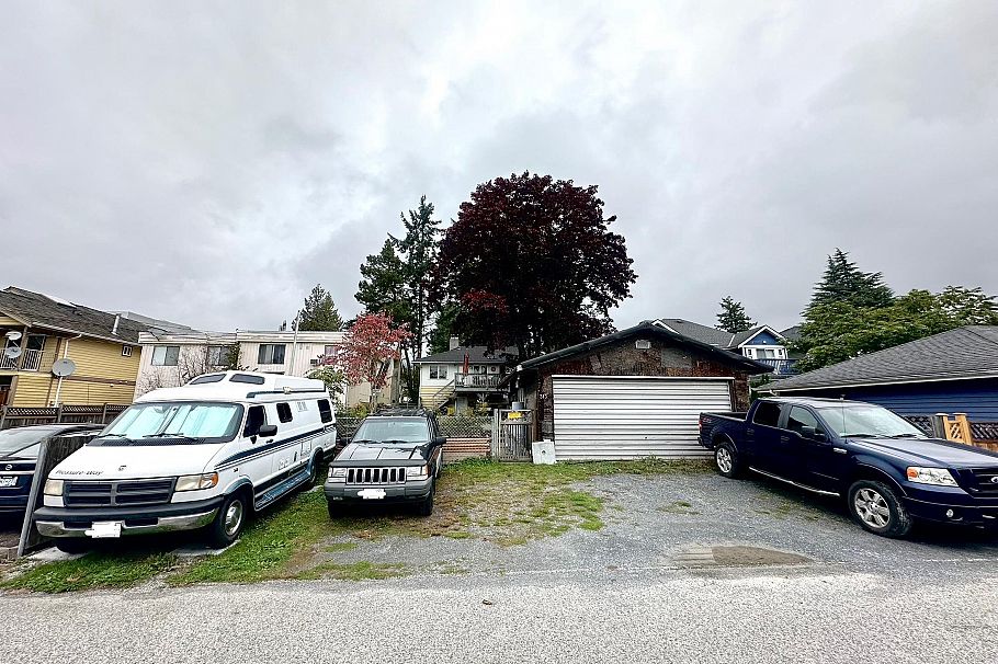 313 E 13th Street North Vancouver, BC - 13