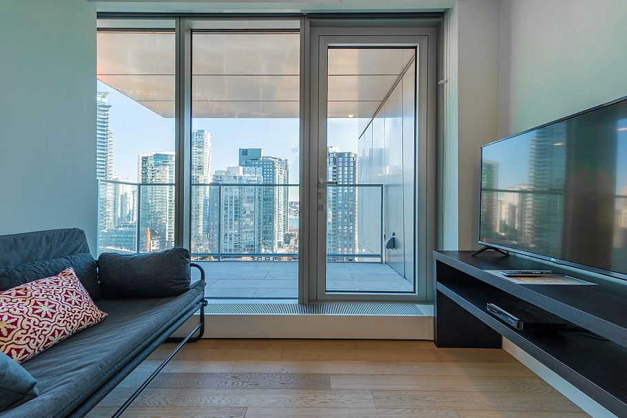 2010 1480 Howe Street Vancouver, BC - 2