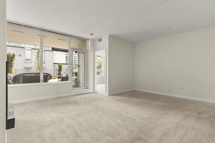 307 3382 Wesbrook Mall Vancouver, BC - 2