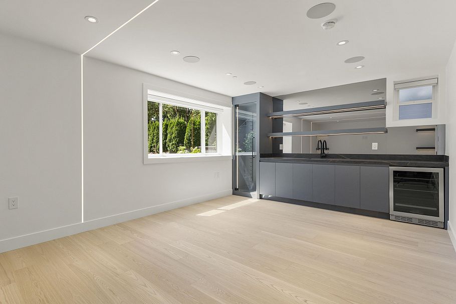 2565 W 2nd Avenue Vancouver, BC - 36