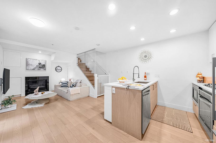 1407 East 1st Street Vancouver, BC - 24