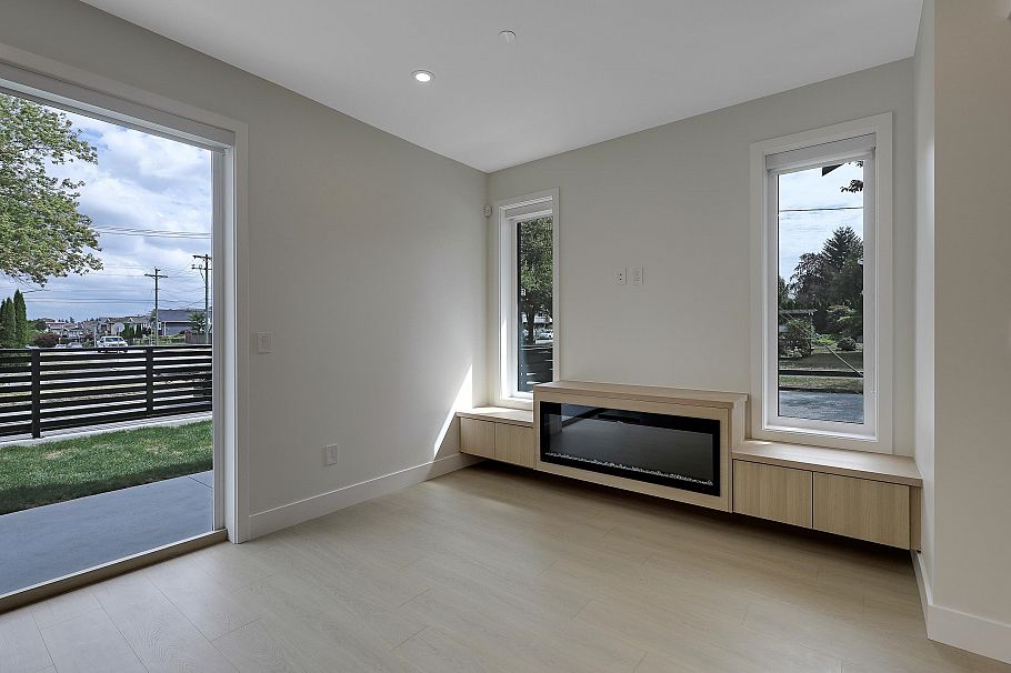 1 3695 E 26 Avenue Vancouver, BC - 8