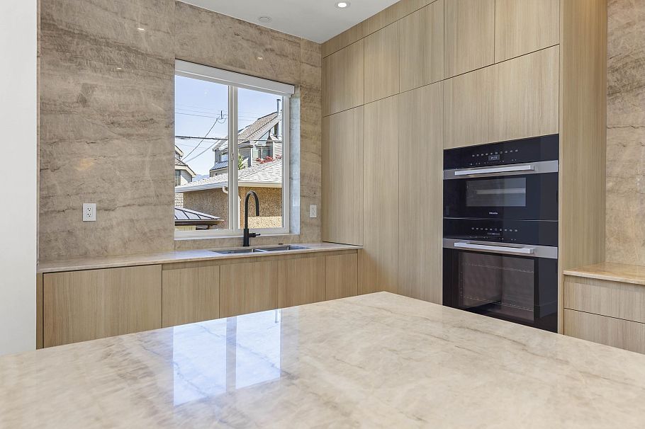 2565 W 2nd Avenue Vancouver, BC - 16