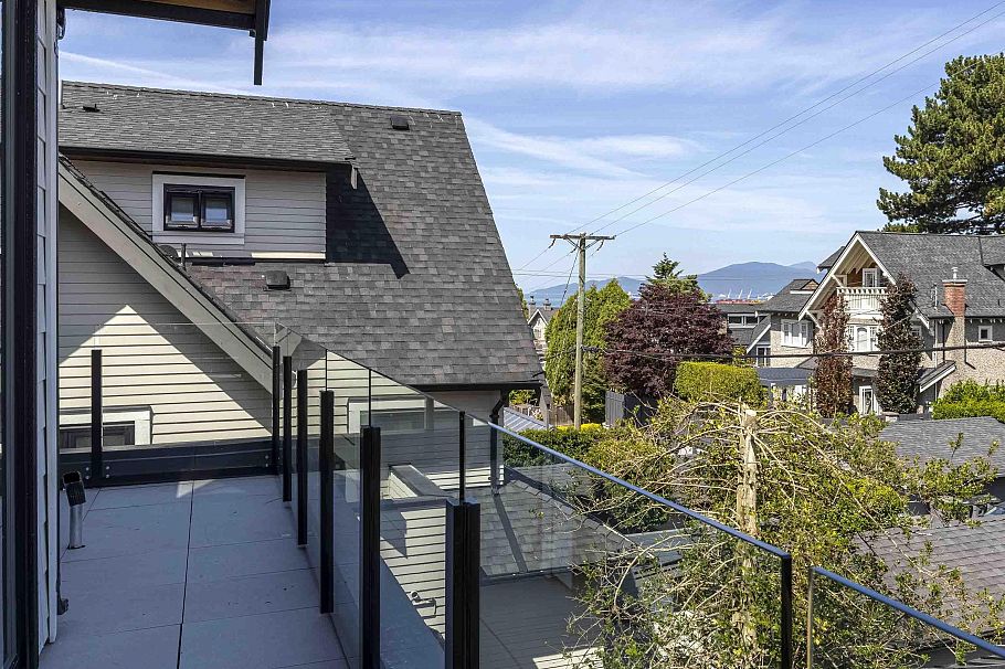 2565 W 2nd Avenue Vancouver, BC - 24