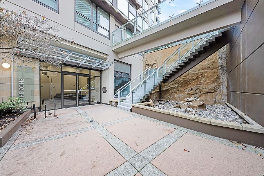 701 1068 W Broadway Vancouver, BC - 16