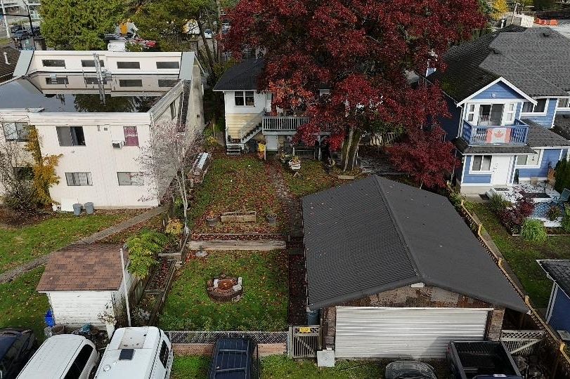 313 E 13th Street North Vancouver, BC - 2