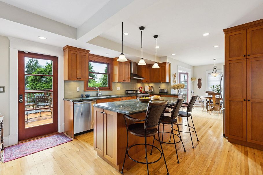 349 E 24th Street North Vancouver, BC - 11