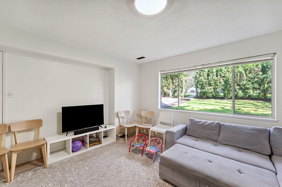 1949 Mahon Avenue North Vancouver, BC - 16