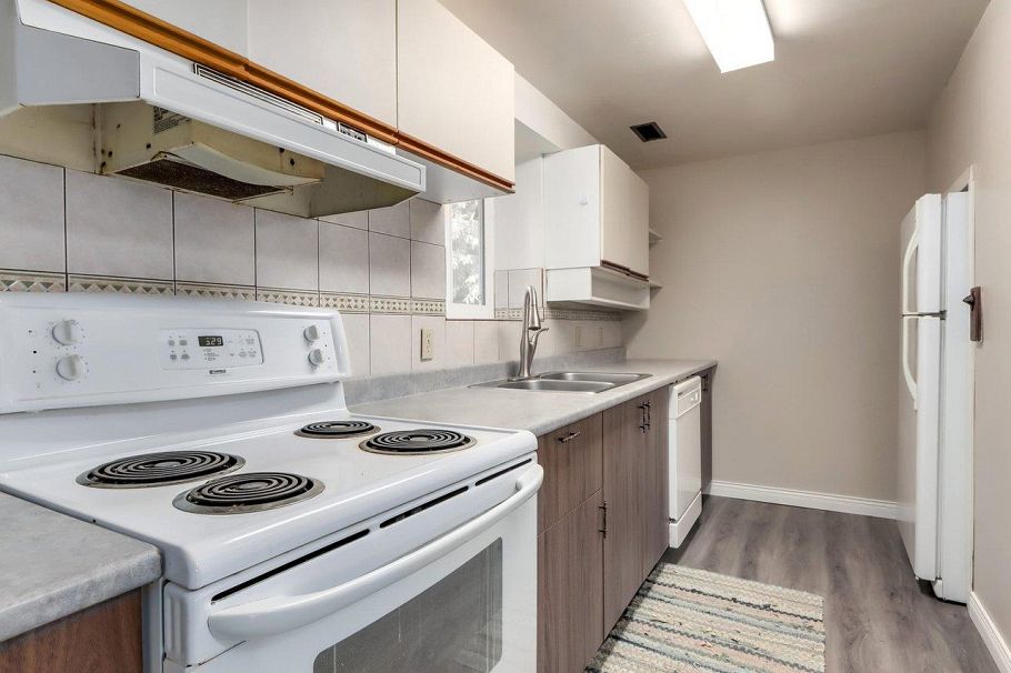 2984 Plymouth Drive North Vancouver, BC - 29