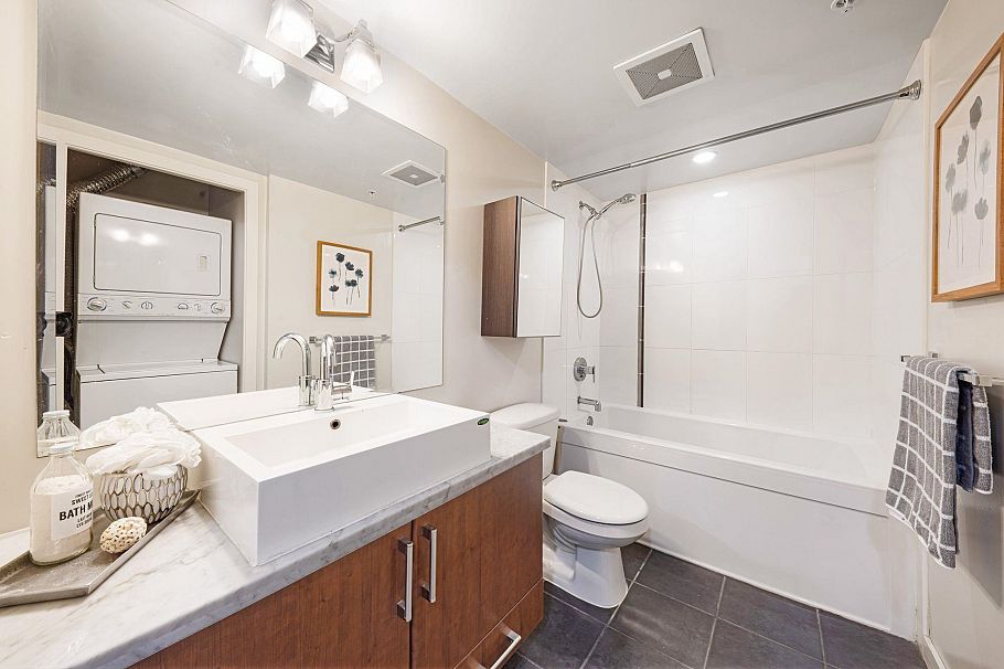 701 1068 W Broadway Vancouver, BC - 8