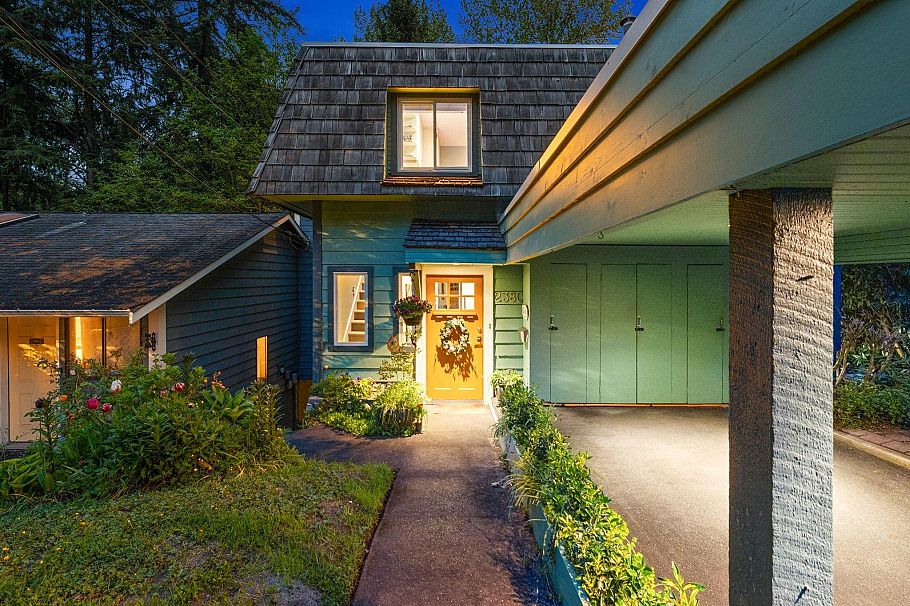 2380 Mackay Avenue North Vancouver, BC - 2