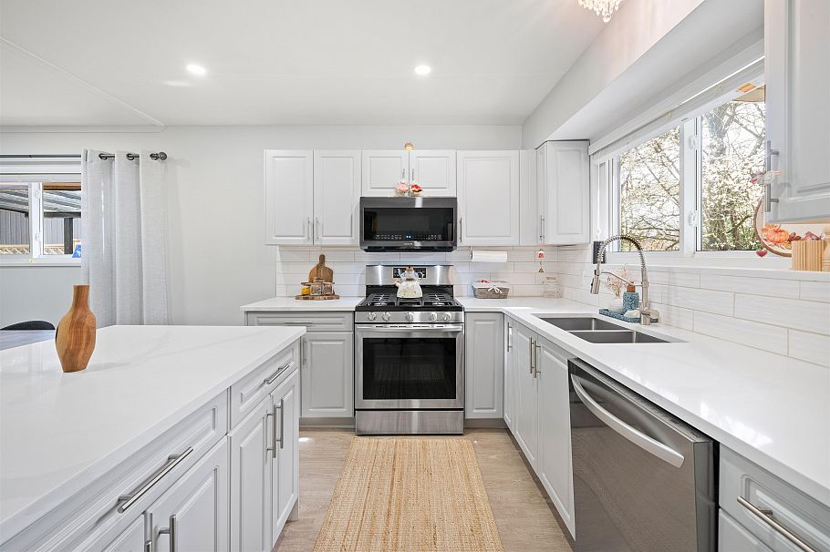 2333 Kirkstone Road North Vancouver, BC - 28