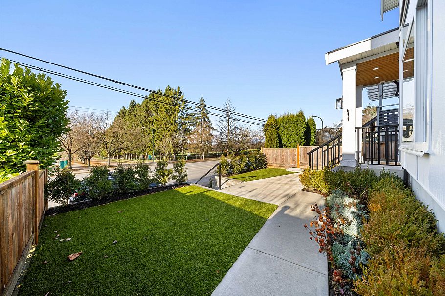 5304 Fraser Street Vancouver, BC - 3