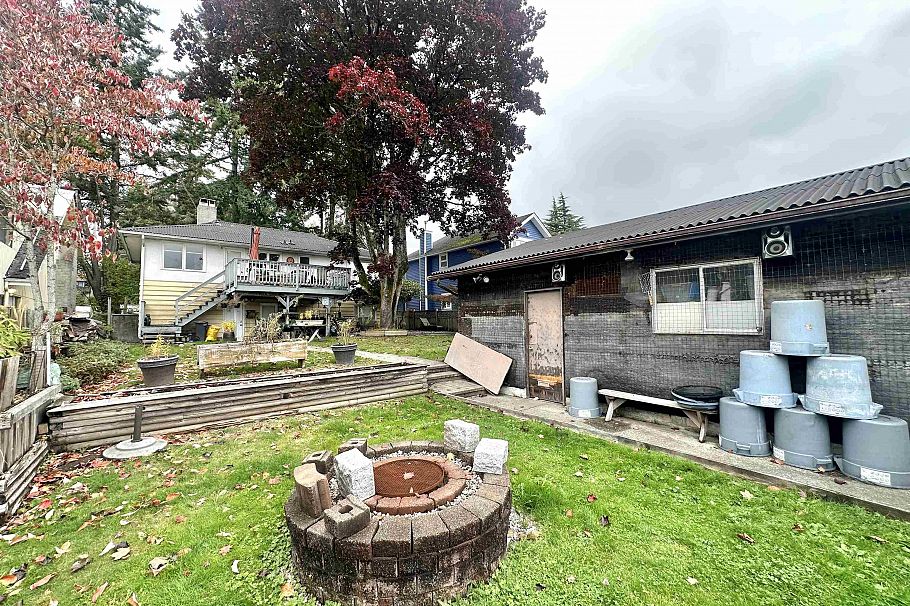 313 E 13th Street North Vancouver, BC - 9