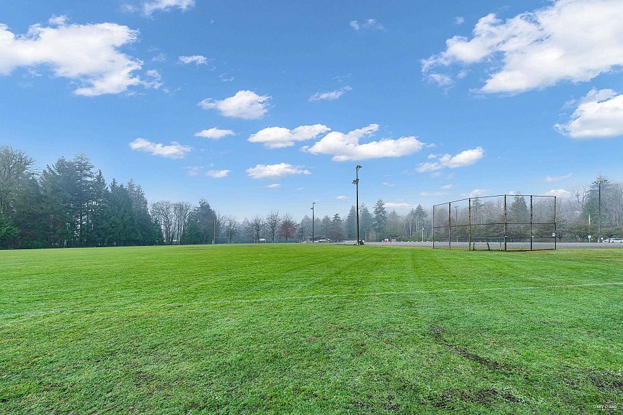 118 2070 Curling Road North Vancouver, BC - 34