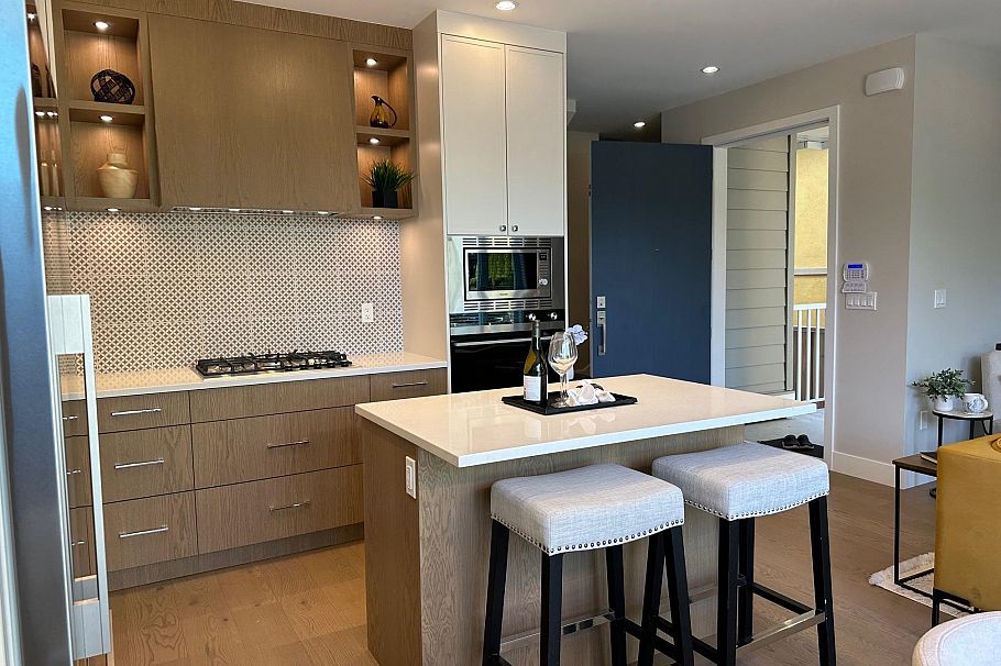 344 E 17th Street North Vancouver, BC - 4