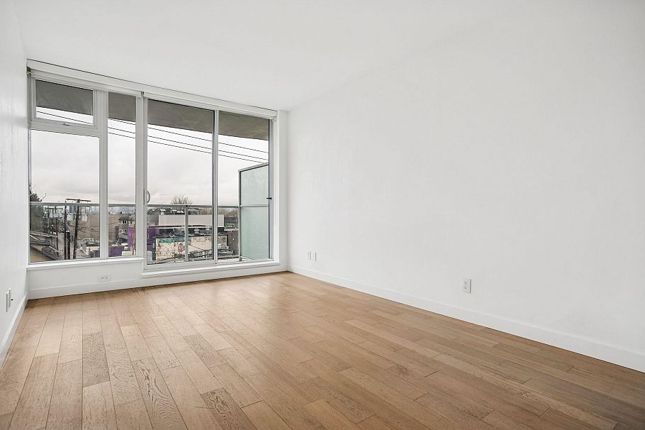 503 4638 Gladstone Street Vancouver, BC - 3