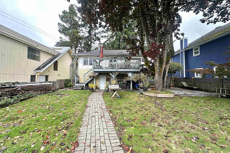 313 E 13th Street North Vancouver, BC - 8