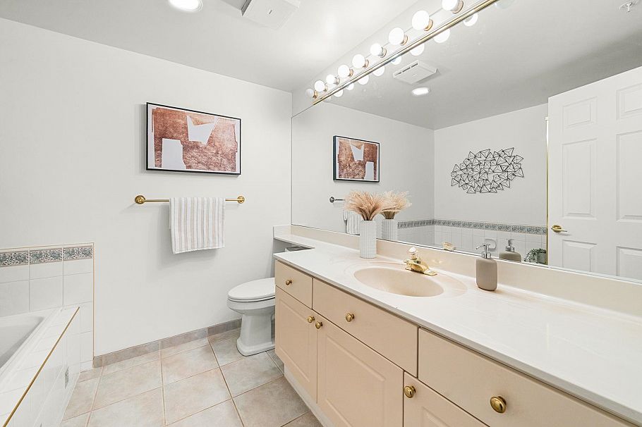 1201 160 W Keith Road North Vancouver, BC - 20